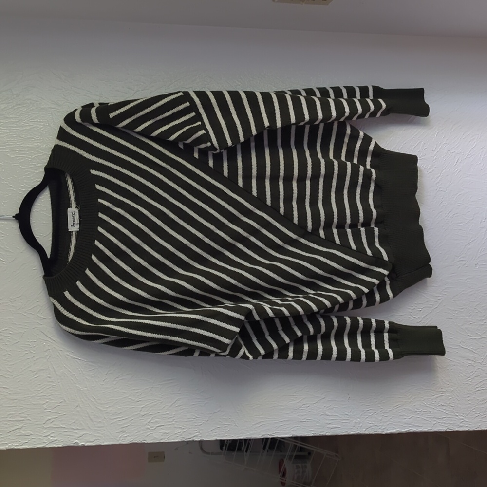 Sweater - Picture 2 of 4